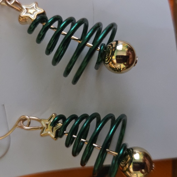 Christmas 🎄 Earrings - Picture 2 of 5